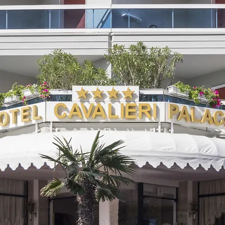 ホテル Cavalieri Palace & 4*