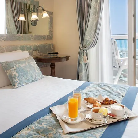 호텔 Cavalieri Palace & 리도 디 예솔로