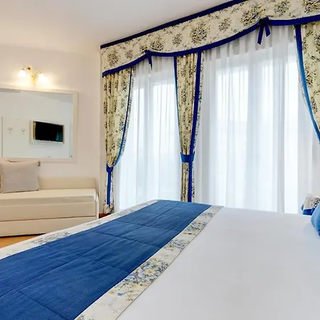 Cavalieri Palace & 4*