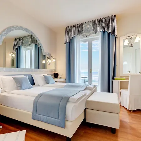 Отель Cavalieri Palace &