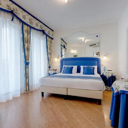 מלון Cavalieri Palace &