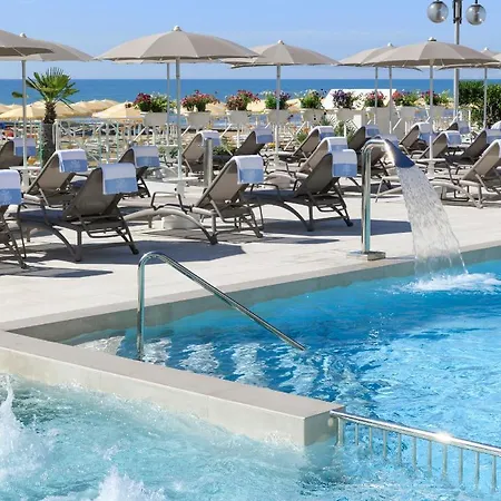 호텔 Cavalieri Palace & 4*