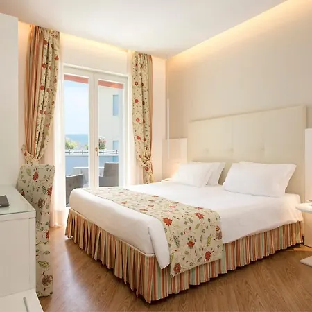Отель Cavalieri Palace & 4*
