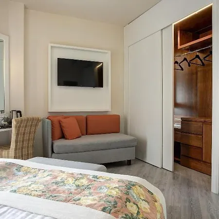 מלון Cavalieri Palace & 4*
