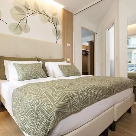 Cavalieri Palace & 4*