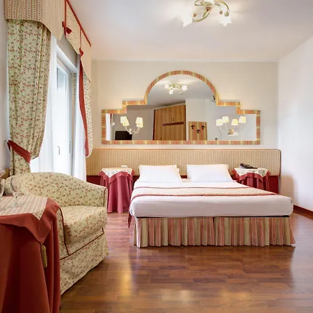 호텔 Cavalieri Palace & 4*