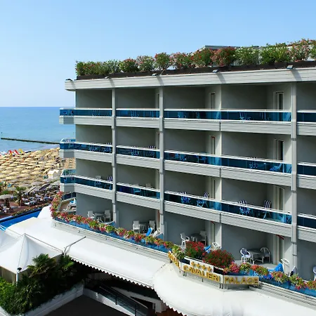 Cavalieri Palace & 4*