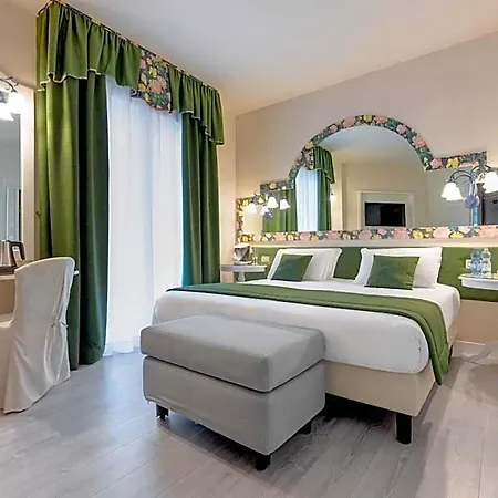 Cavalieri Palace & 4*