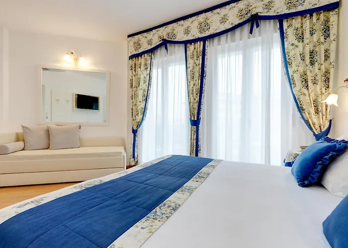 Cavalieri Palace & 4*