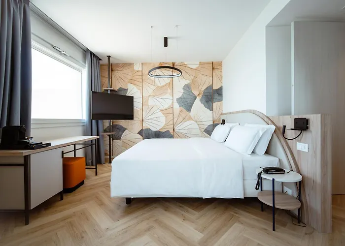 Cavalieri Palace & 4*